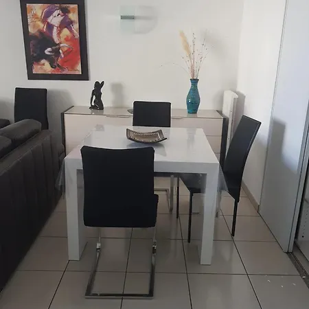 Spacieux à Avec Piscine Partagée 68 M² *