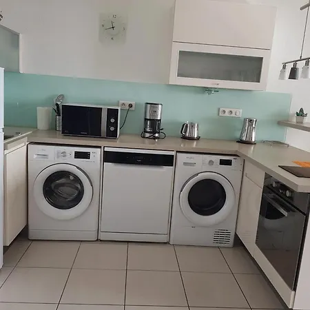 Spacieux à Avec Piscine Partagée 68 M² Appartement