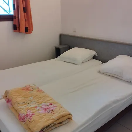 Spacieux à Avec Piscine Partagée 68 M² Appartement