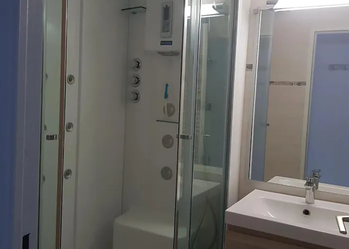 Spacieux à Avec Piscine Partagée 68 M² Apartamento Agde